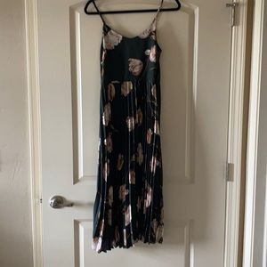 Midi dress with beautiful details